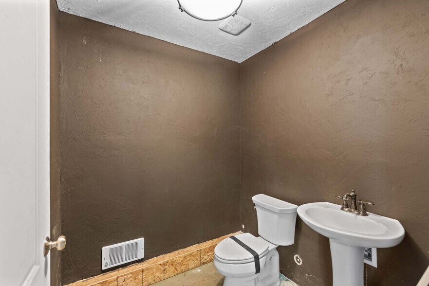 More Photos Of 1260 Lower Sunnyslope Rd, Wenatchee Manufacturing For Lease