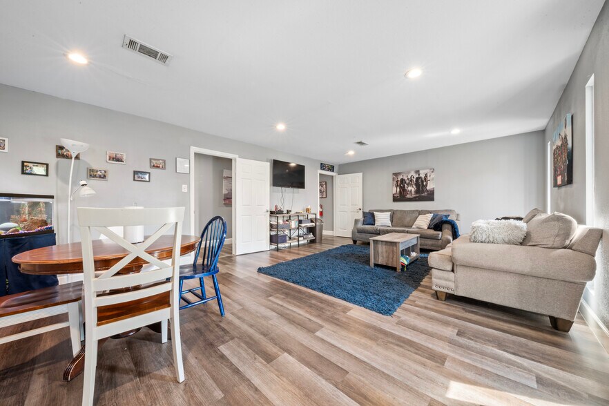 More Photos Of 20103 Aldine Westfield Rd, Humble Office For Sale