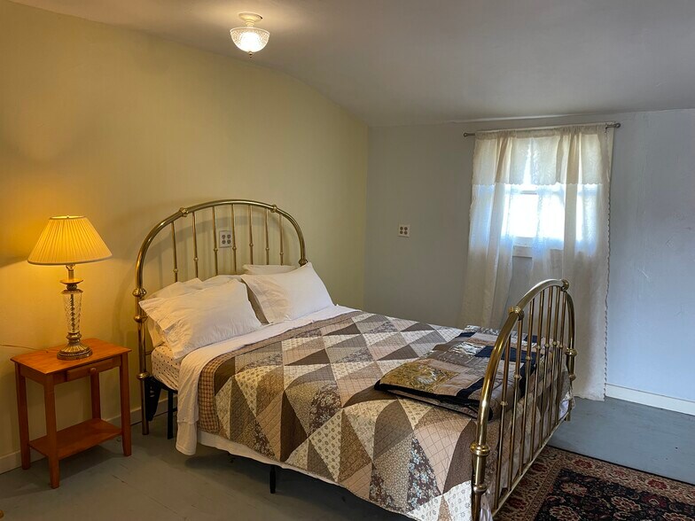 More Photos Of 155 N Elm St, Kalama Storefront Retail Residential For Sale