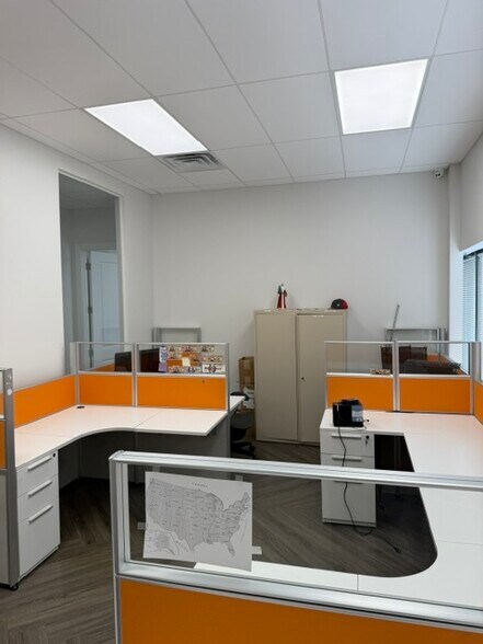 More Photos Of 28835 N Herky Dr, Lake Bluff Warehouse For Lease