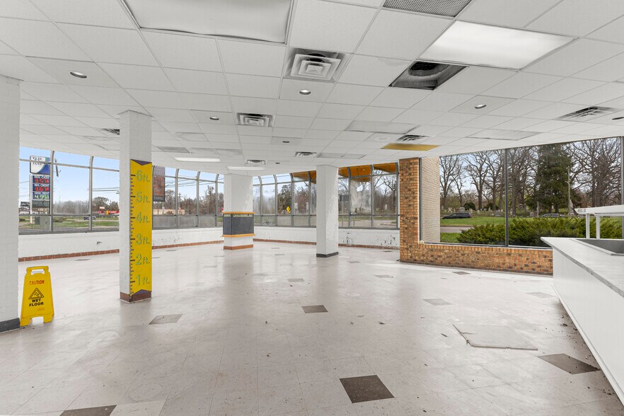 More Photos Of 15839 Telegraph Rd, Redford Township Fast Food For Lease