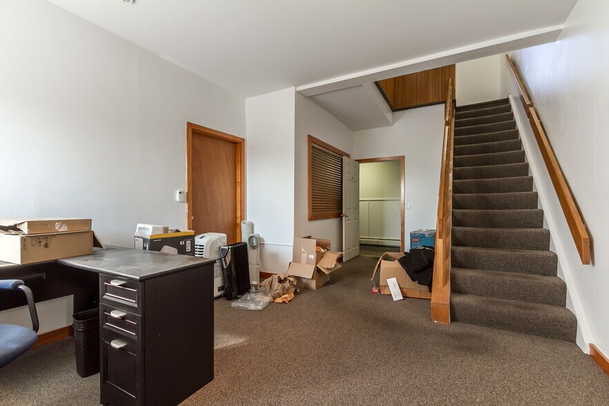 More Photos Of 20 Pleasant St, Canandaigua Office For Sale