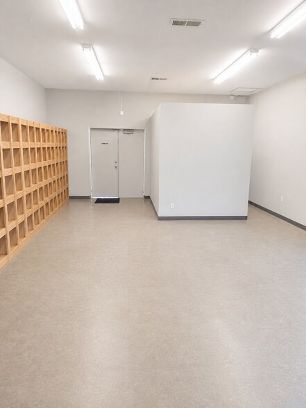 More Photos Of 825 W 3rd St, Caruthersville Office For Lease