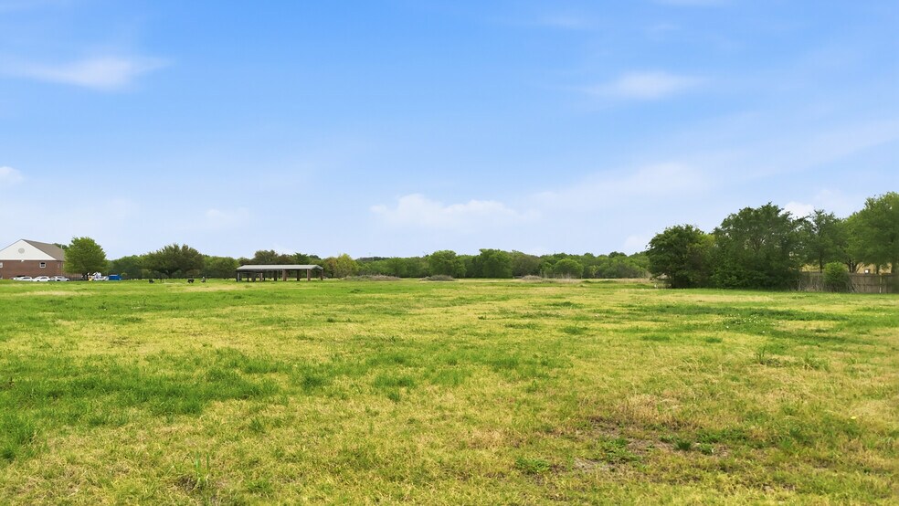 More Photos Of 2045 SE Green Oaks Blvd, Arlington Land For Sale