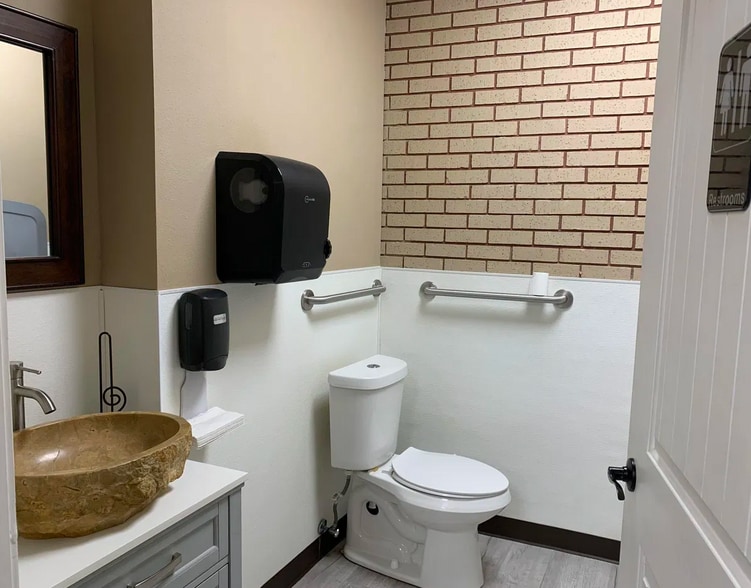 More Photos Of 111 E Main St, Atlanta Restaurant For Sale