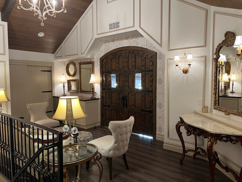 More Photos Of 111, Saint Augustine Storefront For Sale