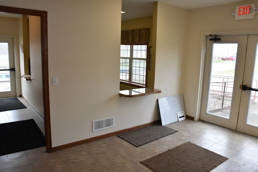 More Photos Of 105 McQuiston Dr, Jackson Center Industrial For Sale