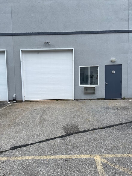 More Photos Of 130 Lenox Ave, Stamford Warehouse For Sale