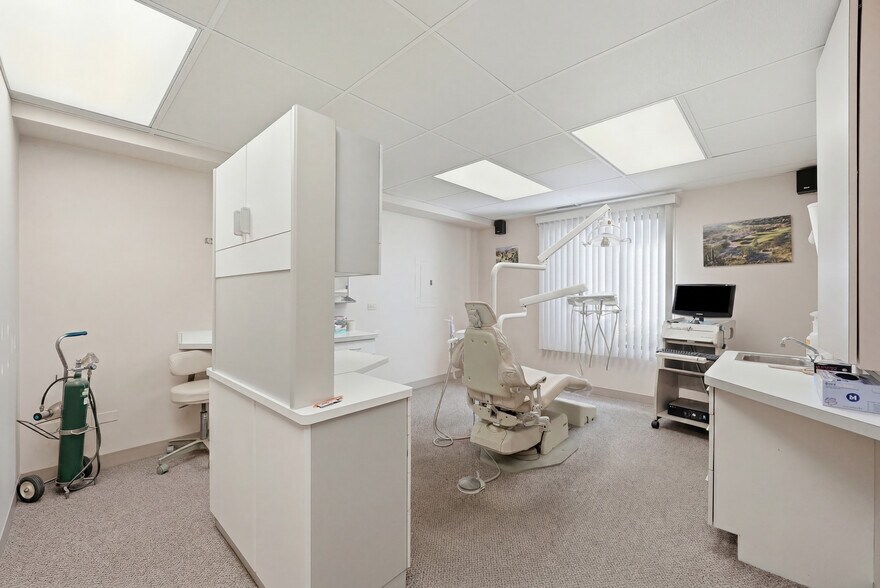 More Photos Of 8265 S Archer Ave, Willow Springs Medical For Lease