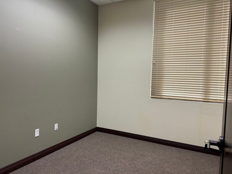 More Photos Of 1880 E Warm Springs Rd, Las Vegas Loft Creative Space For Sale