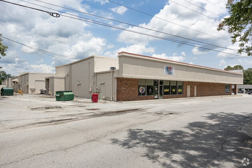 More Photos Of 832-856 College St, Eastman General Retail For Sale