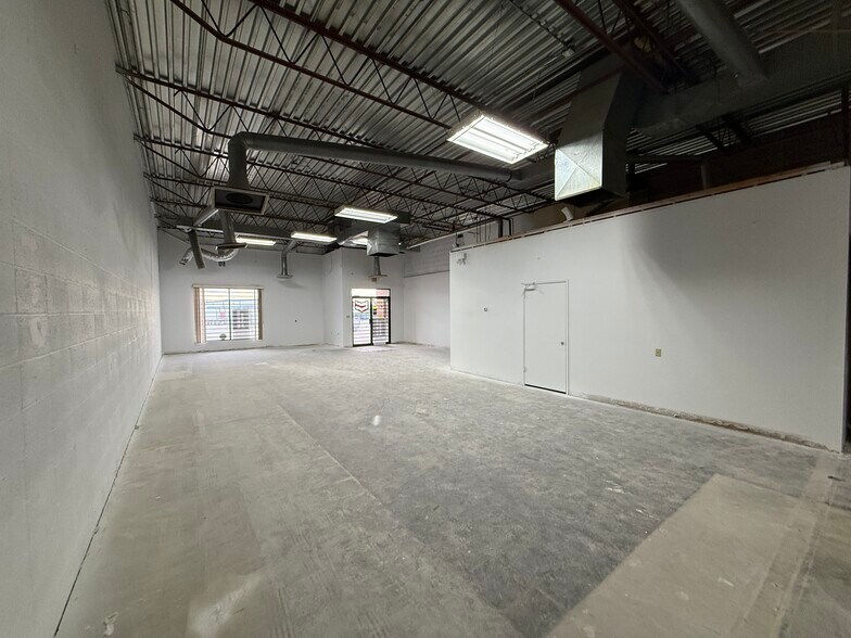 More Photos Of 3217 2 Av N, Lethbridge Service For Lease