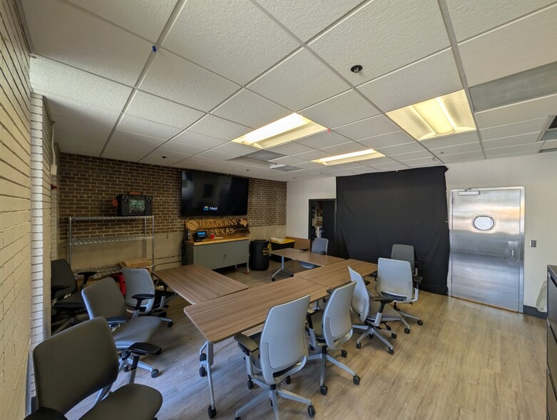 More Photos Of 730 N Great Southwest Pky, Arlington Refrigeration Cold Storage For Sale