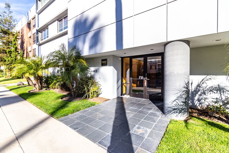 More Photos Of 4451-4465 Wilshire Blvd, Los Angeles Office For Lease