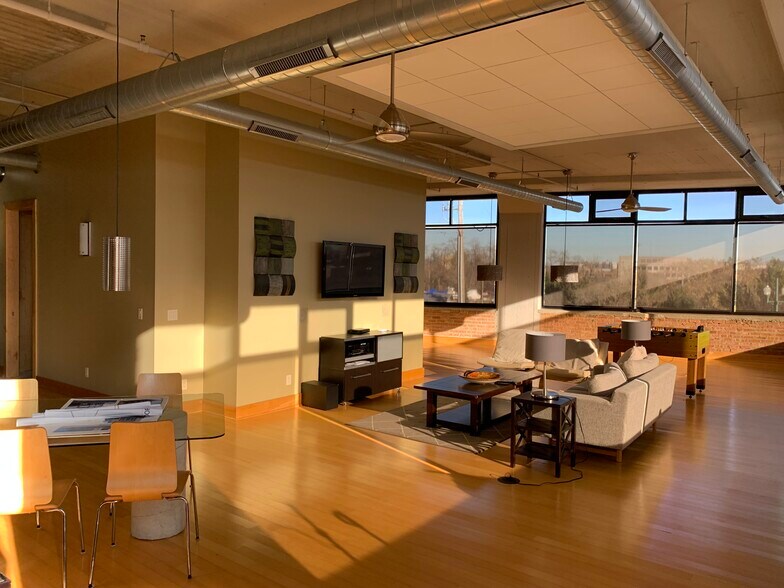 More Photos Of 1101 Mound Ave, Racine Warehouse For Sale