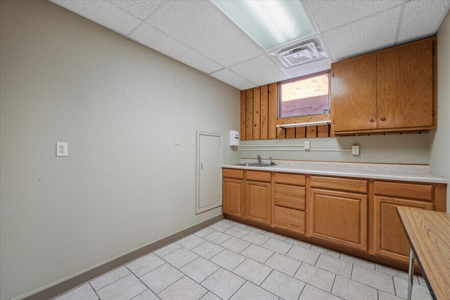 More Photos Of 87 Sherman St, Deadwood Restaurant For Lease