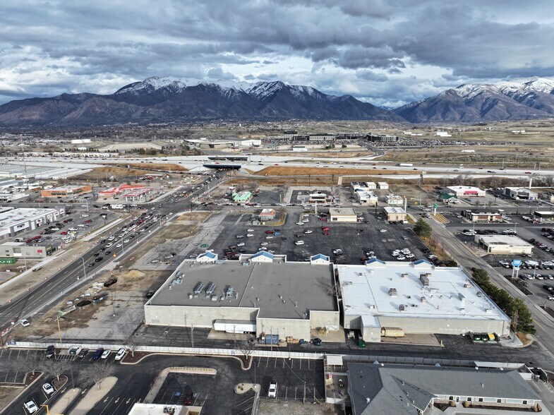 More Photos Of 5697 S 1900 W, Roy Freestanding For Lease