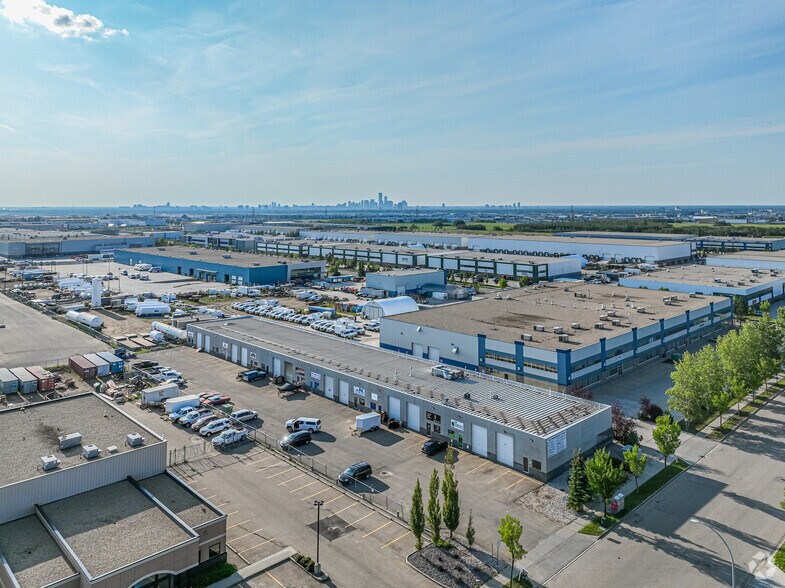 More Photos Of 5404-5420 36 St NW, Edmonton Service For Sale