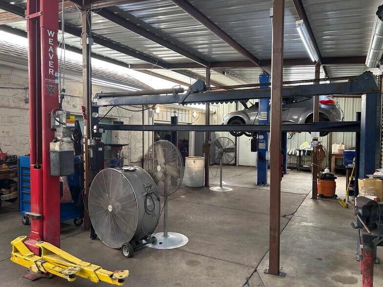 More Photos Of 2001 E Lancaster Ave, Fort Worth Auto Dealership For Sale