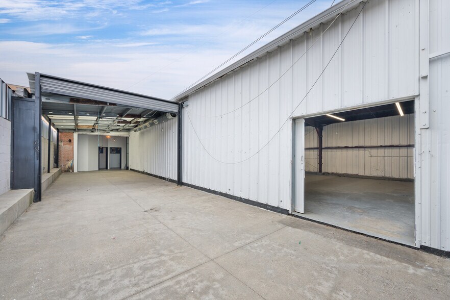 More Photos Of 3921 W Jefferson Blvd, Los Angeles Flex For Lease
