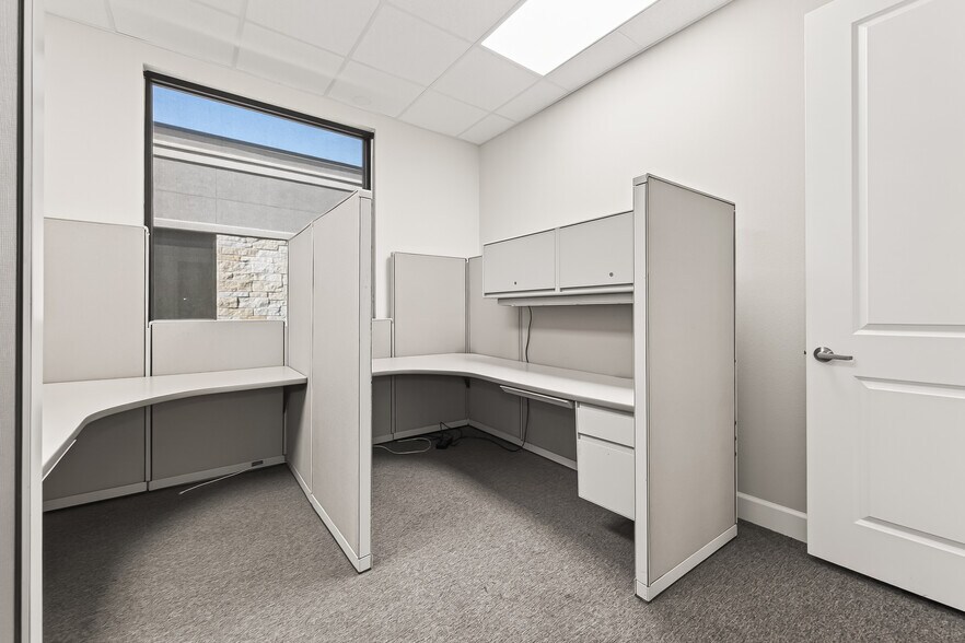 More Photos Of 25145 Star Ln, Katy Office For Sale