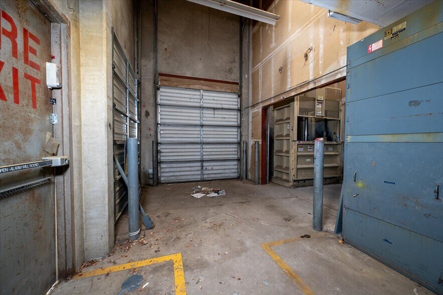 More Photos Of 147 W Shaw Ave, Clovis General Retail For Lease