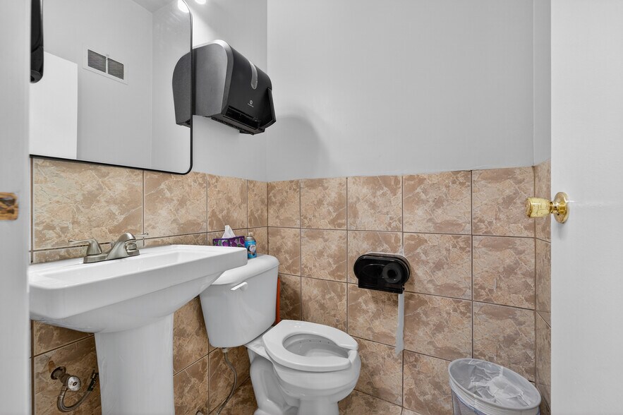 More Photos Of 2001 Capitol dr, Milwaukee Office For Sale
