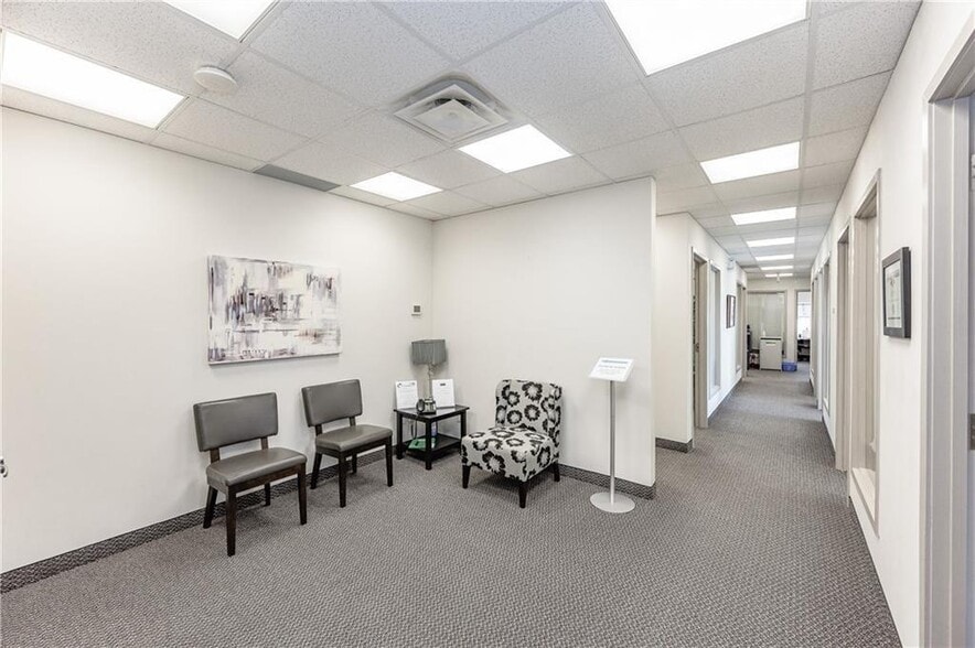More Photos Of 2904 South Sheridan Way, Oakville Medical For Lease