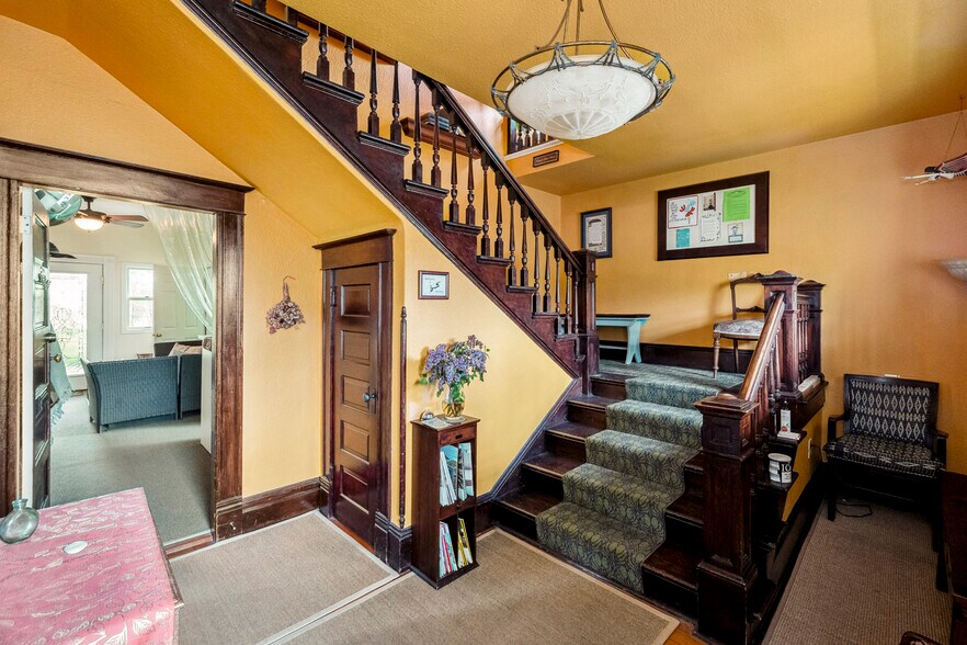 More Photos Of 5525 E Burnside St, Portland Office Residential For Sale