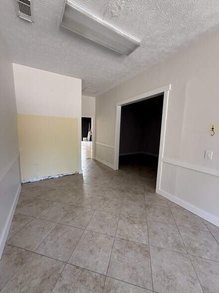 More Photos Of 1620-1646 SE Village Green Dr, Port, Port Saint Lucie Warehouse For Lease