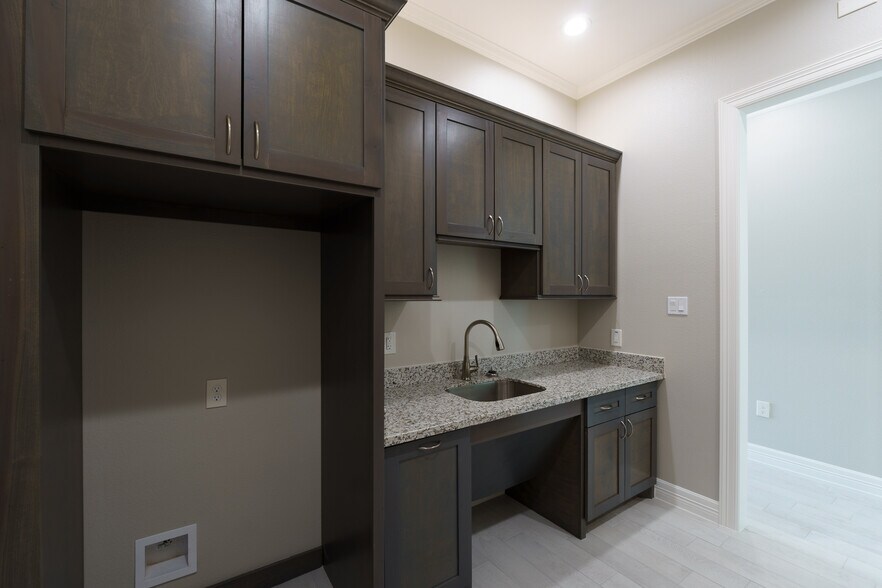 More Photos Of 10401 S Mason Rd Building B, Richmond Medical For Sale