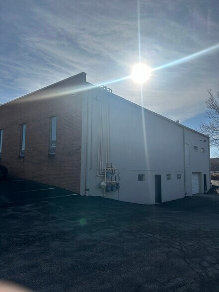 More Photos Of 11704-11718 Lackland Industrial Dr, Saint Louis Flex For Lease