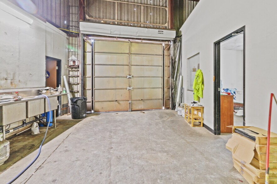 More Photos Of 1410-1412 Elwood St, Los Angeles Warehouse For Sale