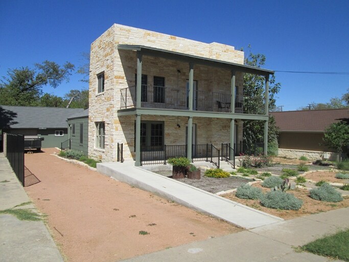 Primary Photo Of 304 E Main St, Round Rock Office For Lease