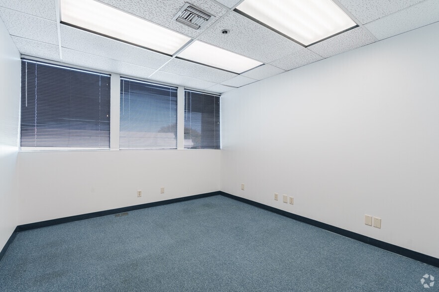 More Photos Of 200 New Stine Rd, Bakersfield Office For Lease