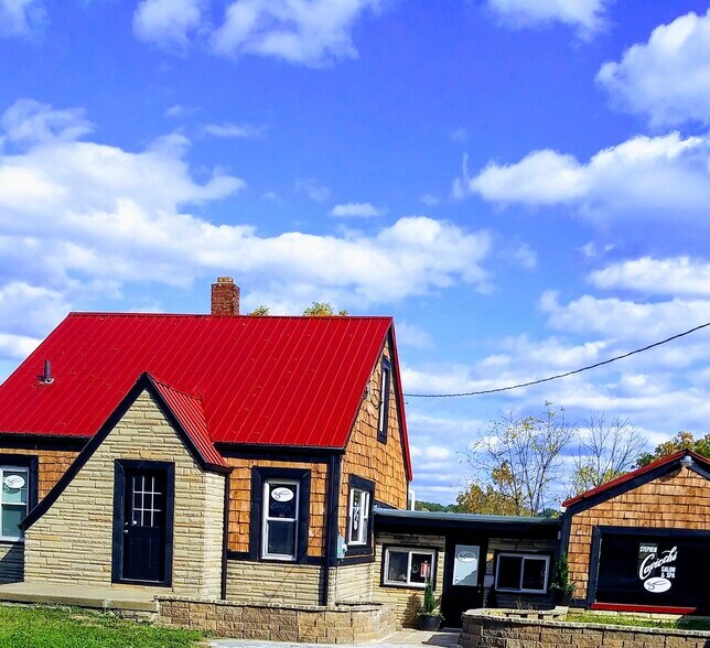 More Photos Of 565 S Meridian Rd, Youngstown Freestanding For Sale