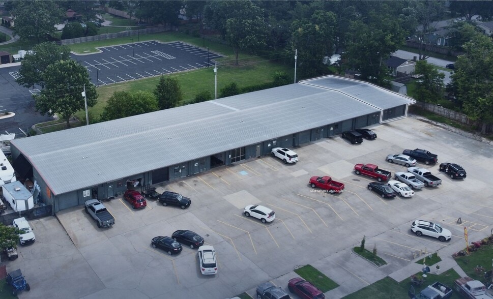 More Photos Of 1601 Acorn Dr, Rogers Distribution For Lease
