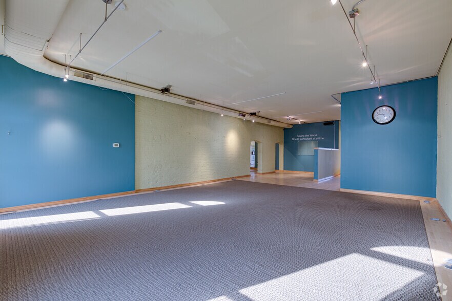More Photos Of 2604 S Lyndale Ave, Minneapolis Office For Lease