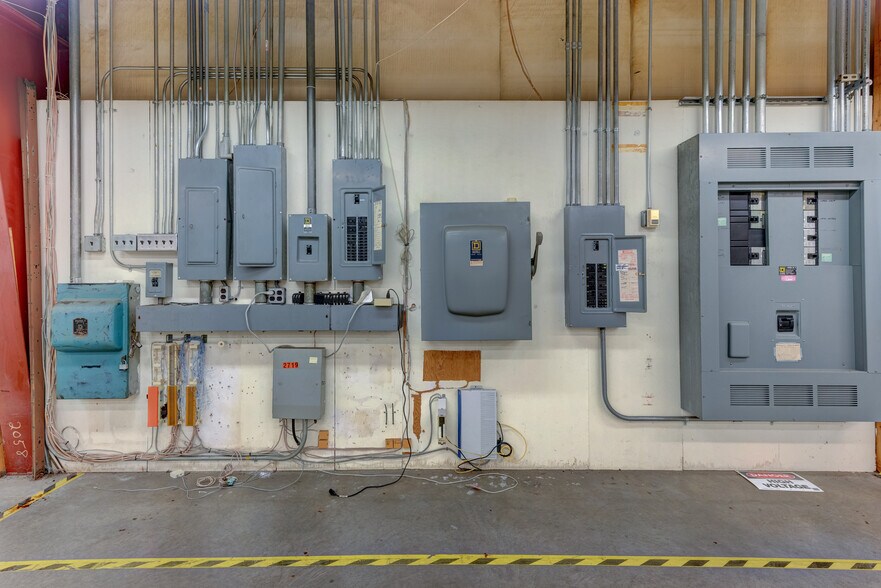 More Photos Of 970 NE 21st Ct, Oak Harbor Manufacturing For Lease