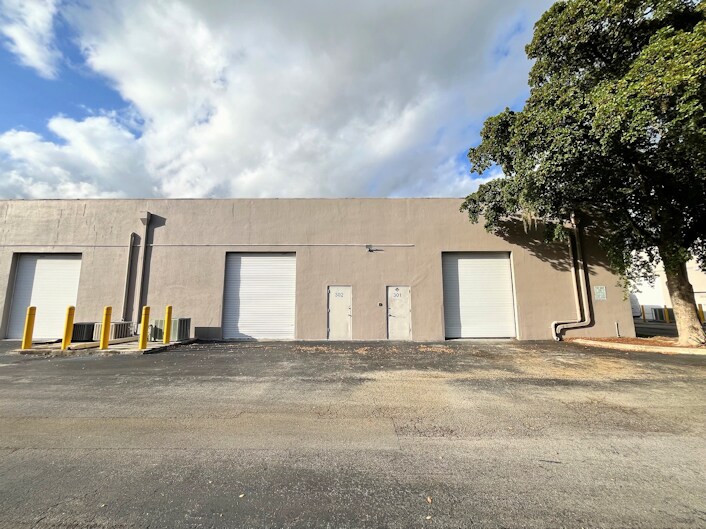 More Photos Of 5601 Powerline Rd, Fort Lauderdale Light Distribution For Lease