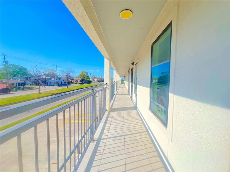 More Photos Of 7704 Irvington Blvd, Houston General Retail For Lease