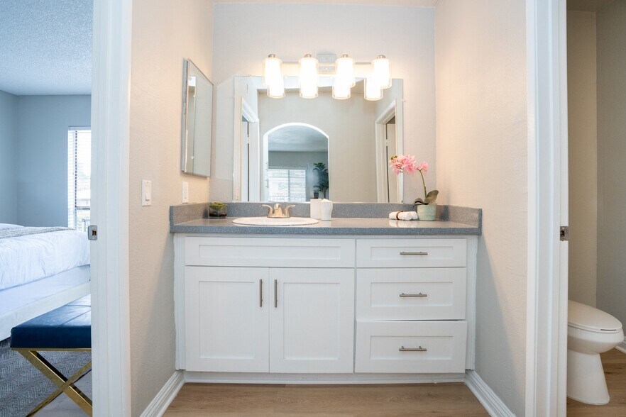 More Photos Of 1318 N Mansfield Ave, Los Angeles Apartments For Sale