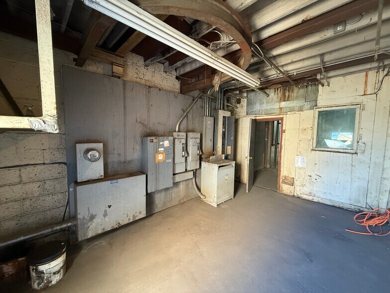 More Photos Of 1395 Suckle Hwy, Pennsauken Manufacturing For Lease