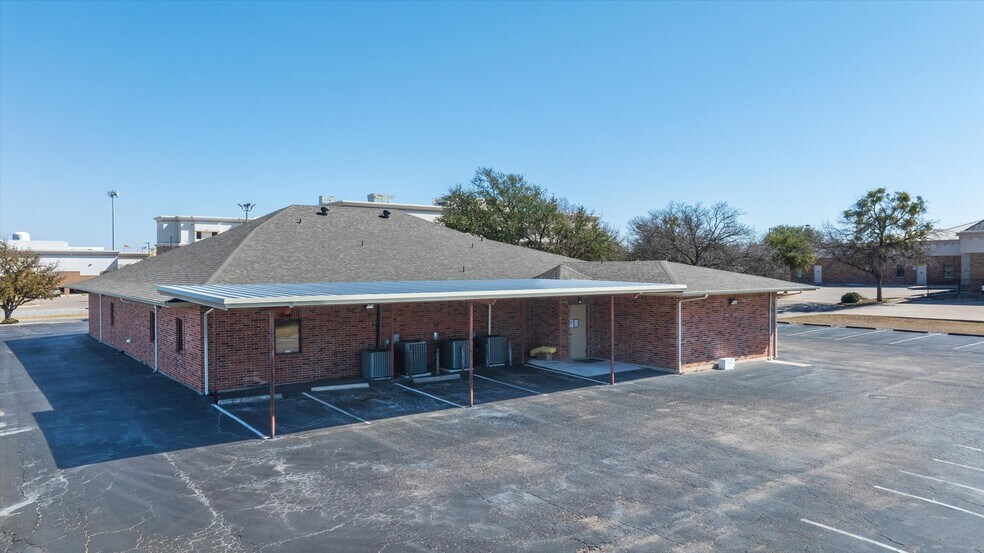 More Photos Of 1318 Paluxy Rd, Granbury Office For Sale