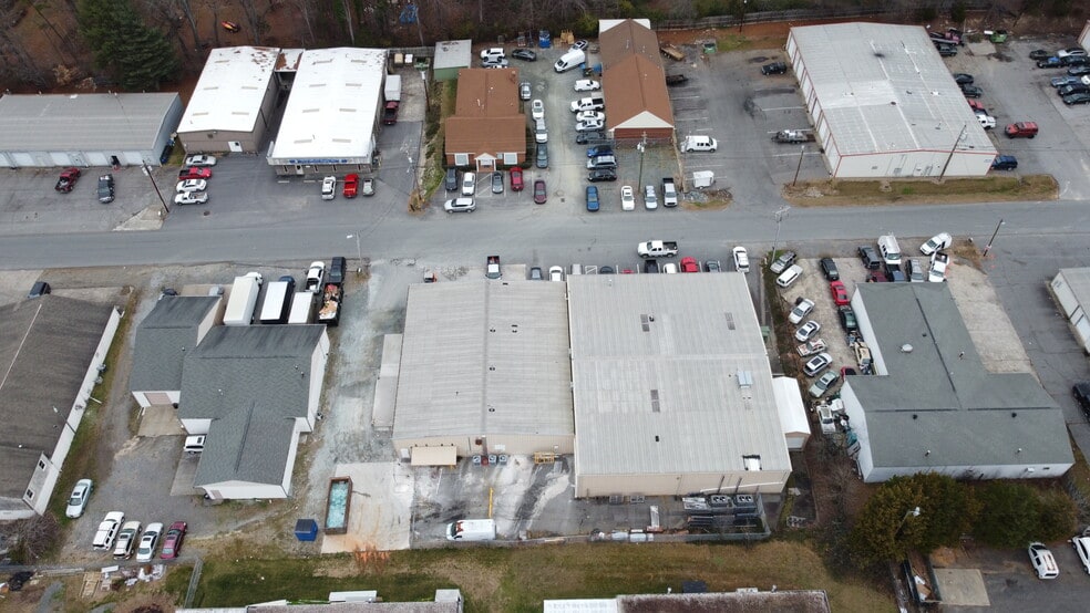 More Photos Of 106 Griffith Plaza Dr, Winston-Salem Warehouse For Sale