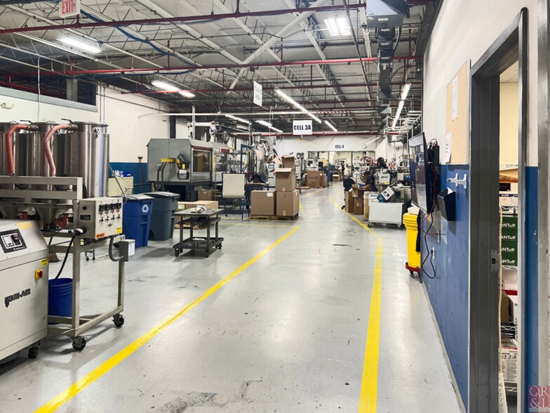 More Photos Of 12 Bridge St, Deep River Light Manufacturing For Sale