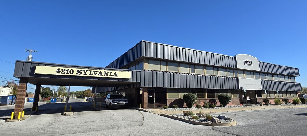More Photos Of 4210 Sylvania Ave, Toledo Medical For Lease
