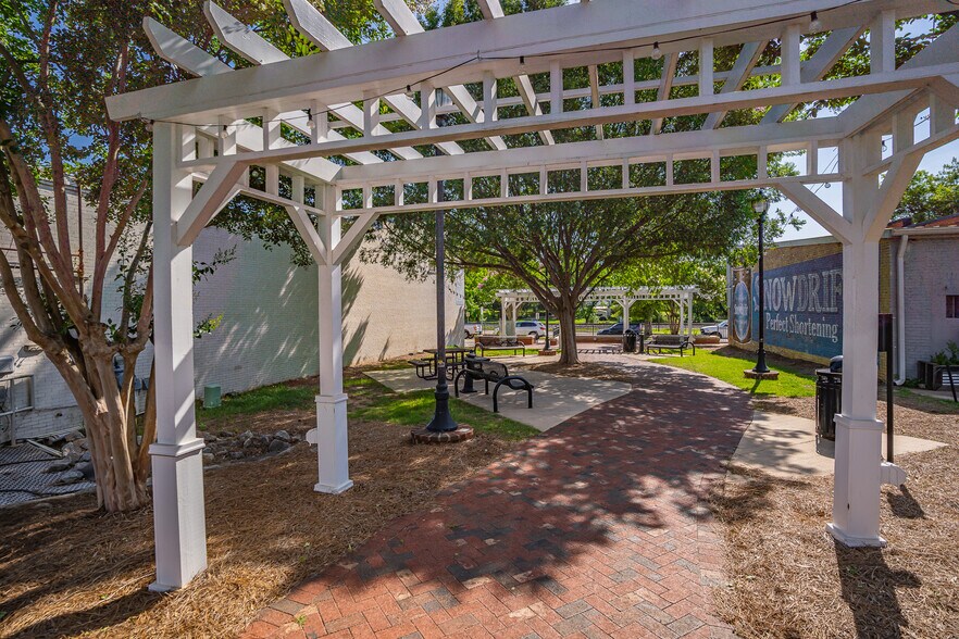 More Photos Of 3840 Highway 42, Locust Grove Restaurant For Lease