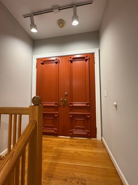 More Photos Of 143 4th Ave N, Franklin Loft Creative Space For Lease
