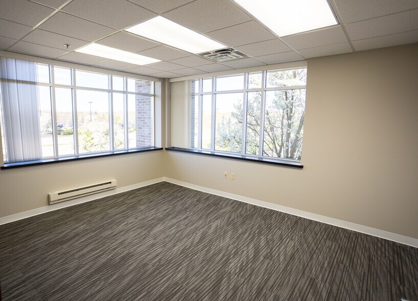 More Photos Of 19105 W Capitol Dr, Brookfield Medical For Lease